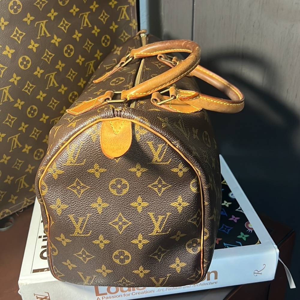 Lovis Vuitton View 5
